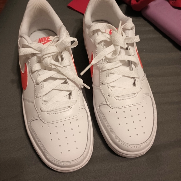 Nike Shoes - Brand new Nike court